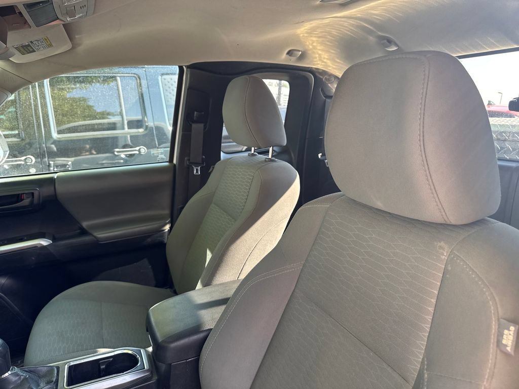 Used 2018 Toyota Tacoma SR5 AWD/4WD image 10