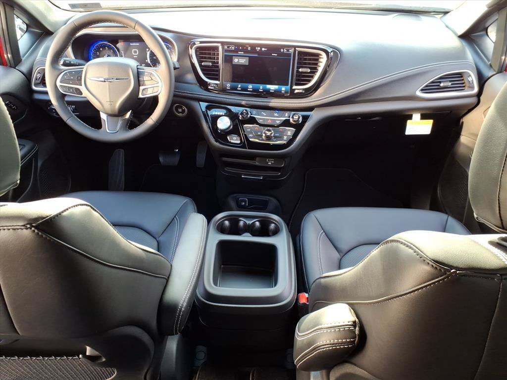 New 2026 Chrysler Pacifica Select AWD/4WD image 5