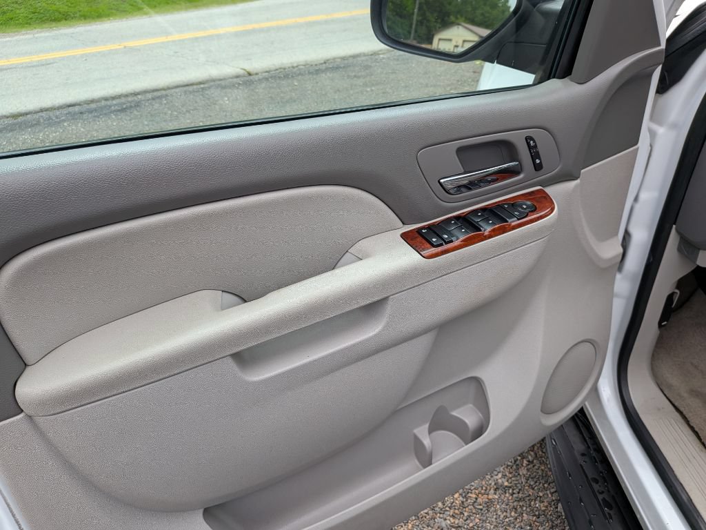 Used 2013 Chevrolet Tahoe LT RWD image 14