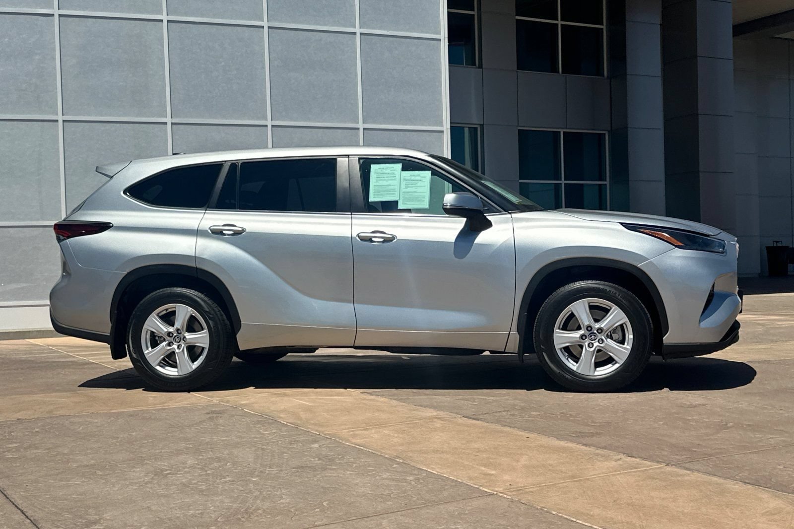 Certified 2024 Toyota Highlander LE AWD/4WD video 3