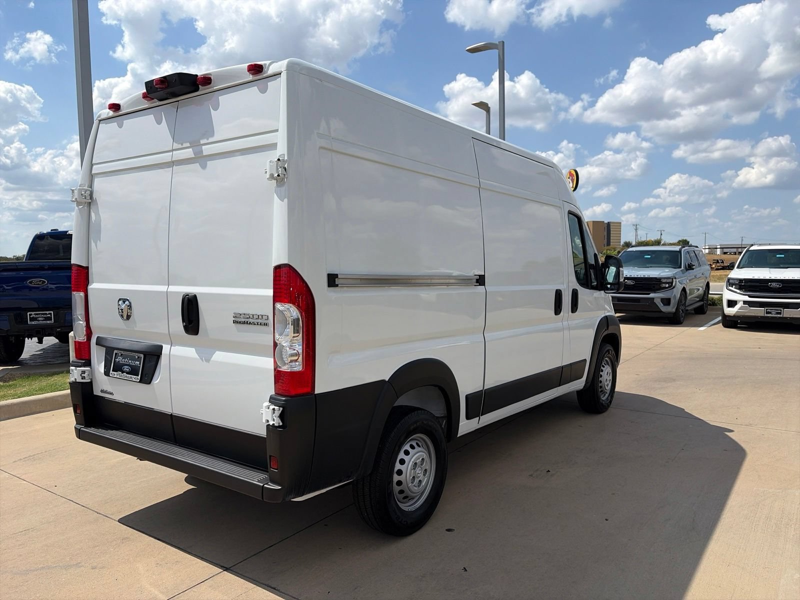 Used 2025 RAM ProMaster 2500 w/ Convenience Group FWD image 7