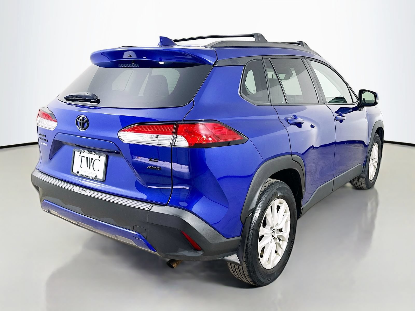 Used 2022 Toyota Corolla Cross LE AWD/4WD image 5