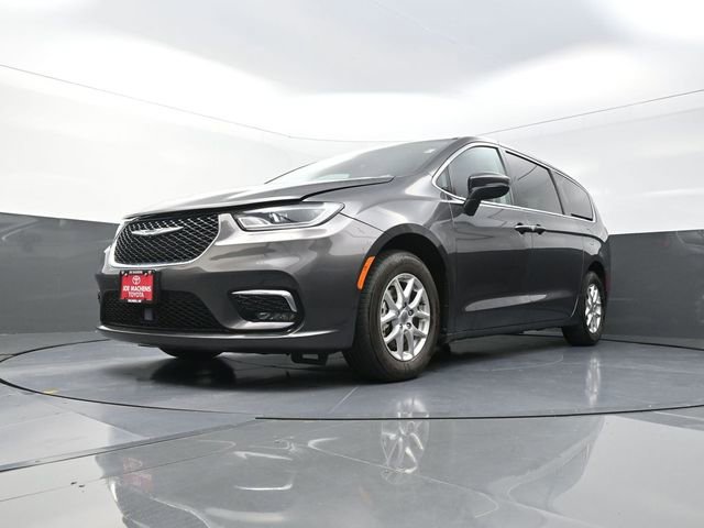 Used 2023 Chrysler Pacifica Touring-L image 34