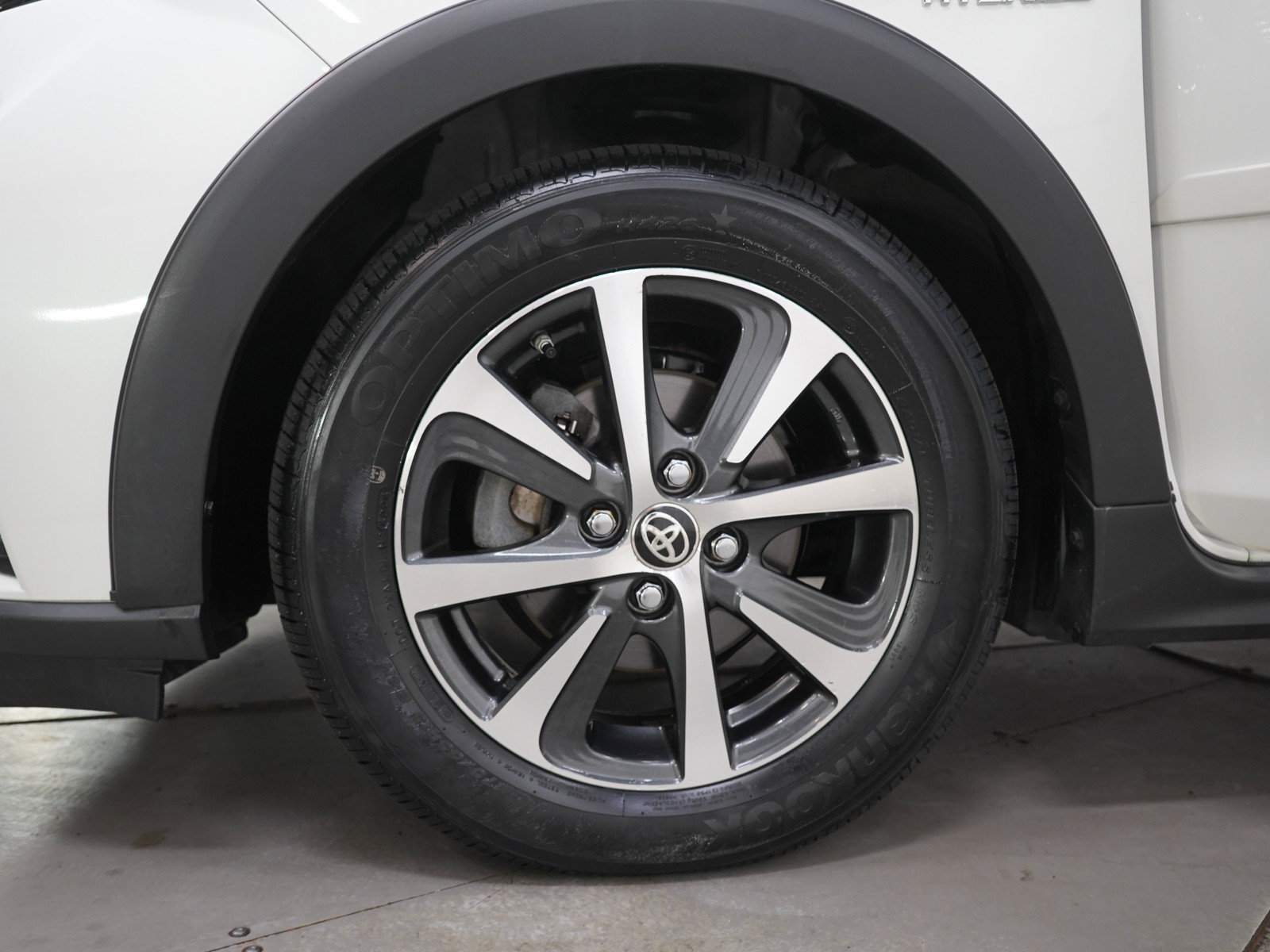 Used 2018 Toyota Prius C Two w/ Carpet Mat Package FWD image 27
