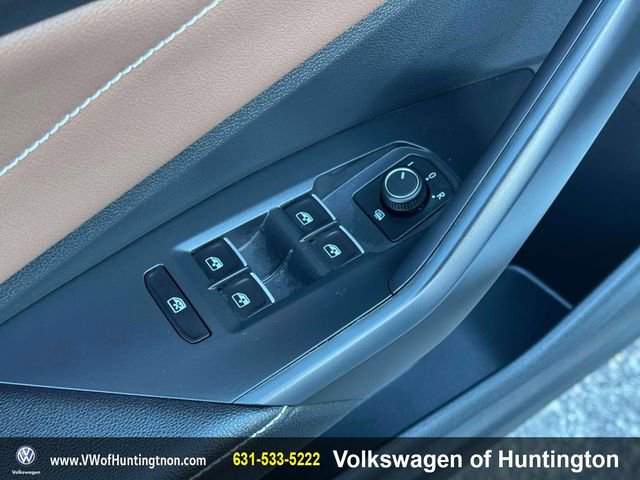 Certified 2025 Volkswagen Jetta SEL image 17