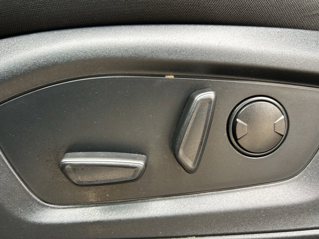 Used 2023 Ford Explorer XLT image 13