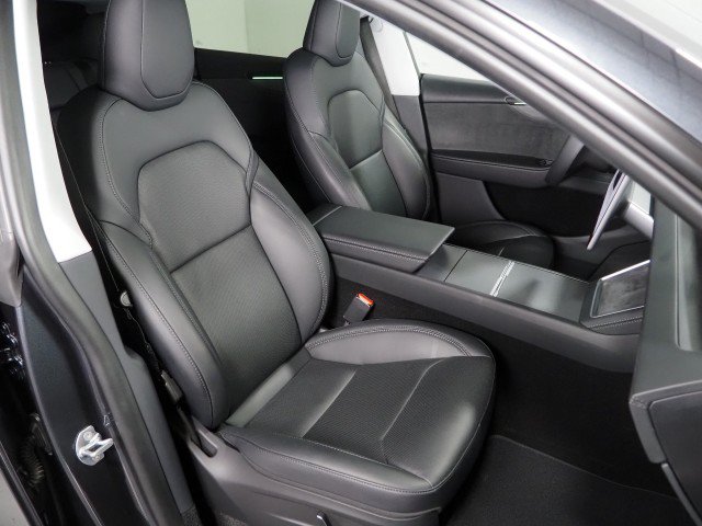 Used 2026 Tesla Model Y Long Range RWD image 2