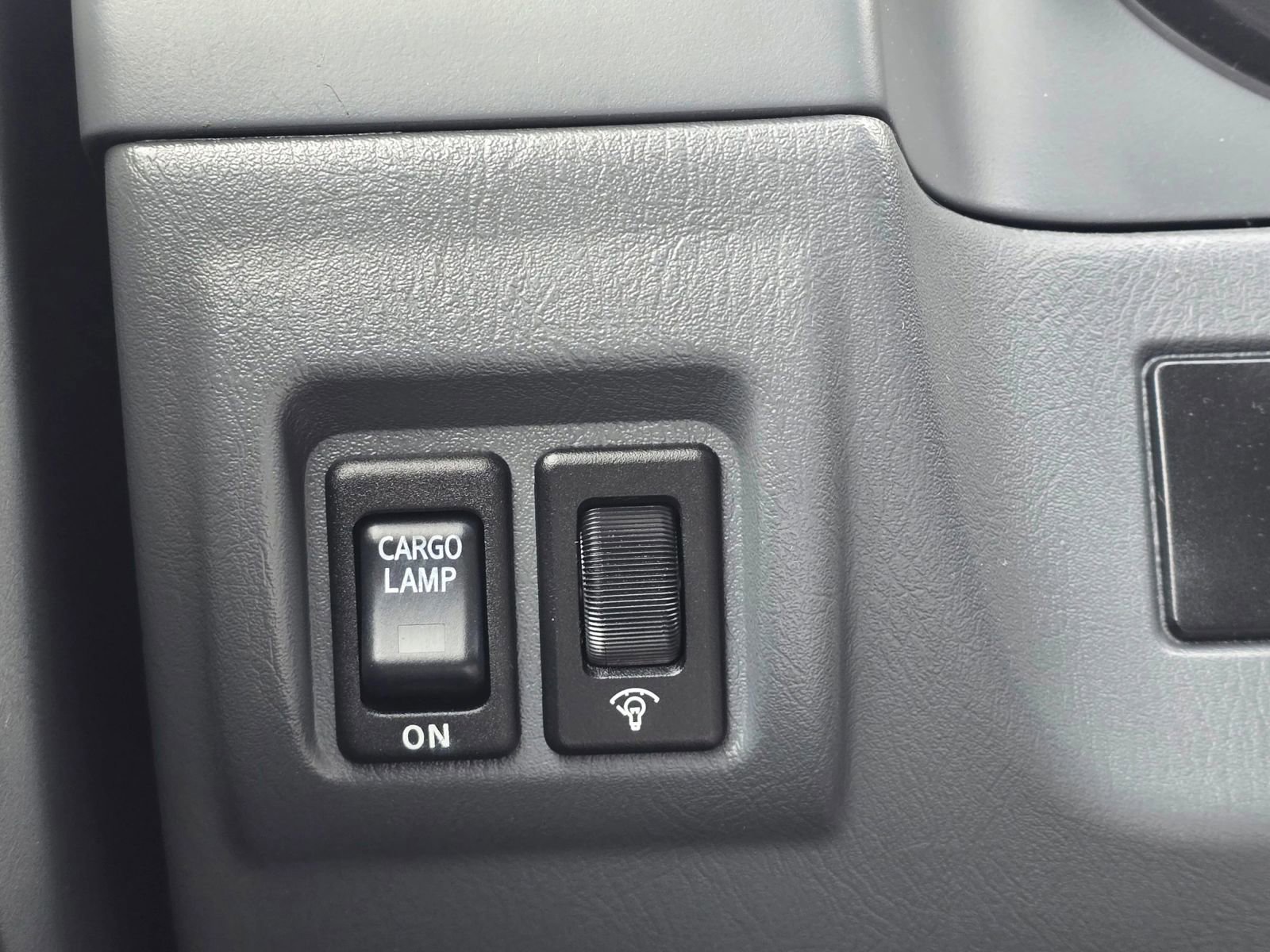 Used 2004 Nissan Frontier S/C AWD/4WD image 27