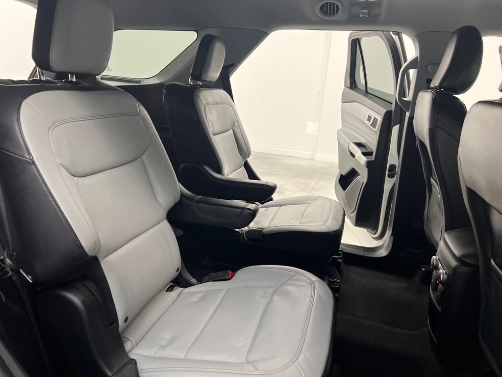 Used 2021 Ford Explorer XLT w/ Equipment Group 202A image 18