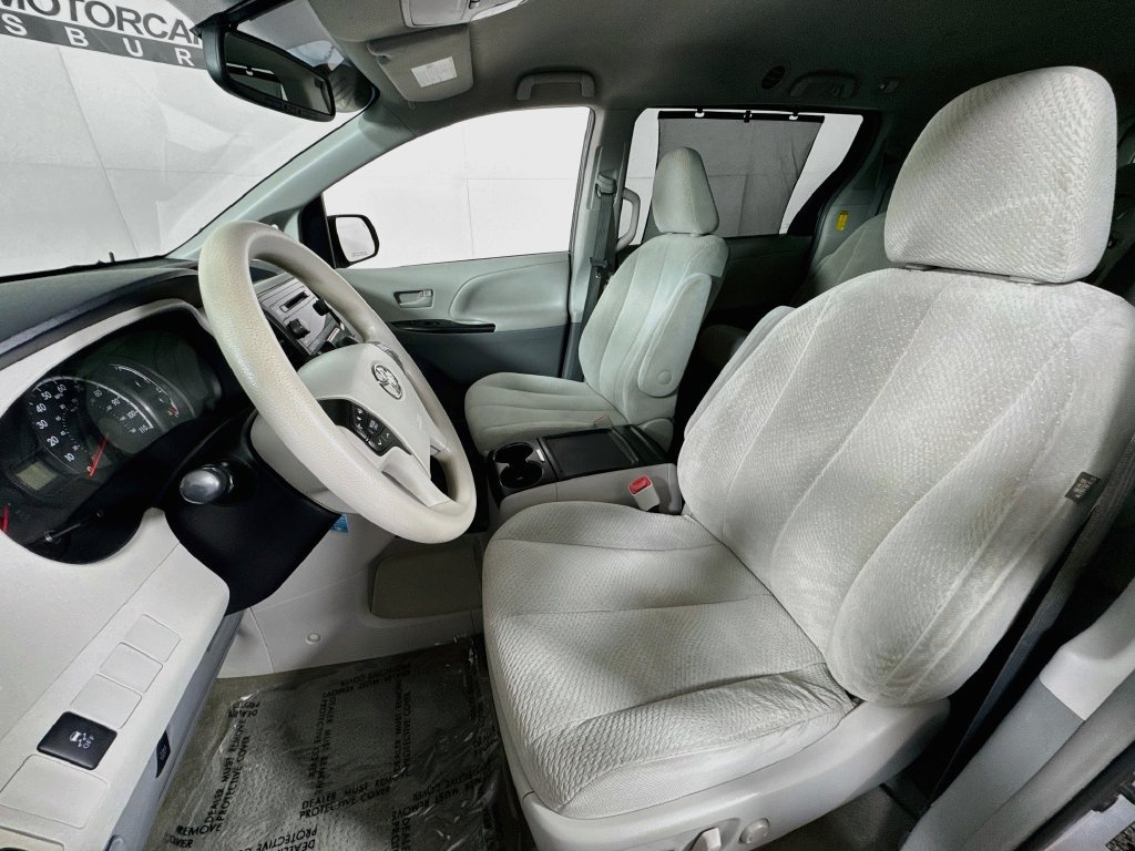 Used 2014 Toyota Sienna LE FWD image 18