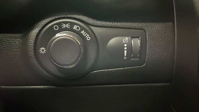 Used 2025 Dodge Durango GT AWD/4WD image 36