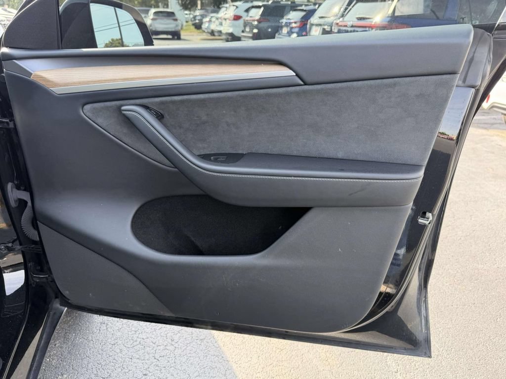 Used 2024 Tesla Model Y Long Range AWD/4WD image 10