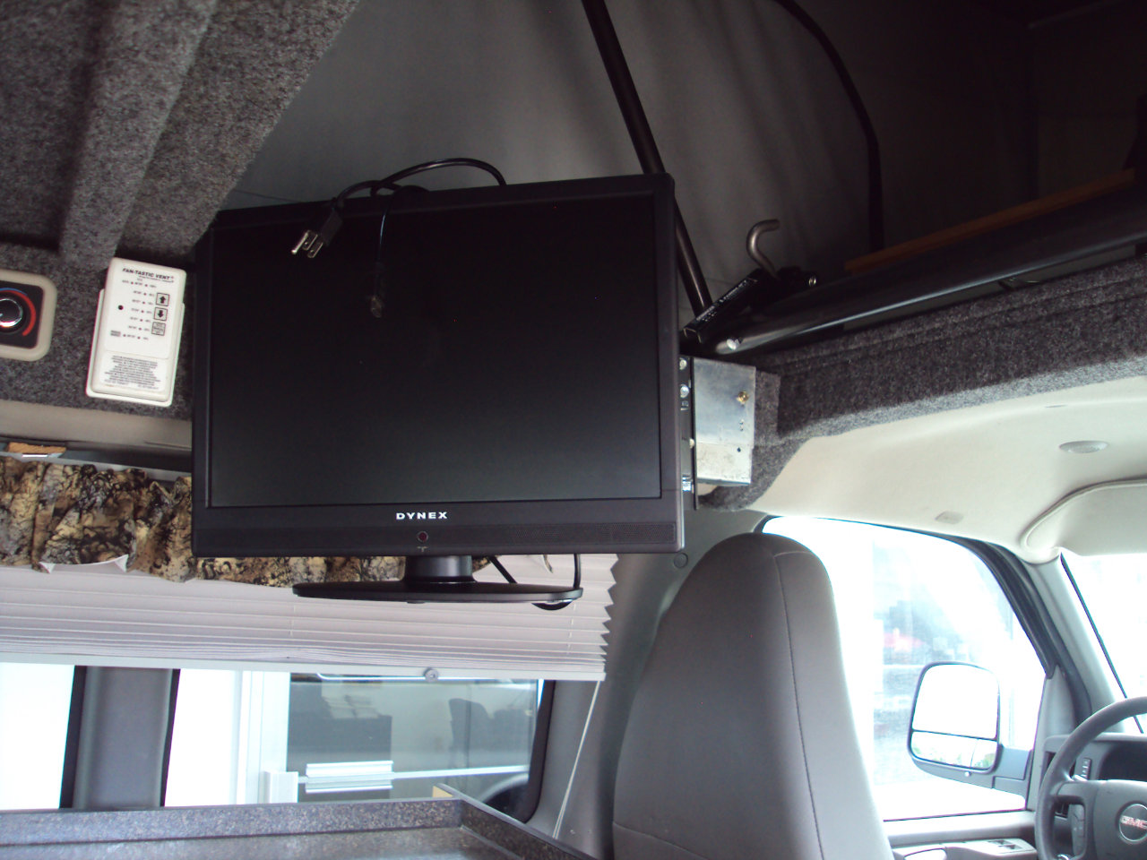 Used 2014 GMC Savana 1500 LT w/ LT Preferred Equipment Group AWD/4WD image 19