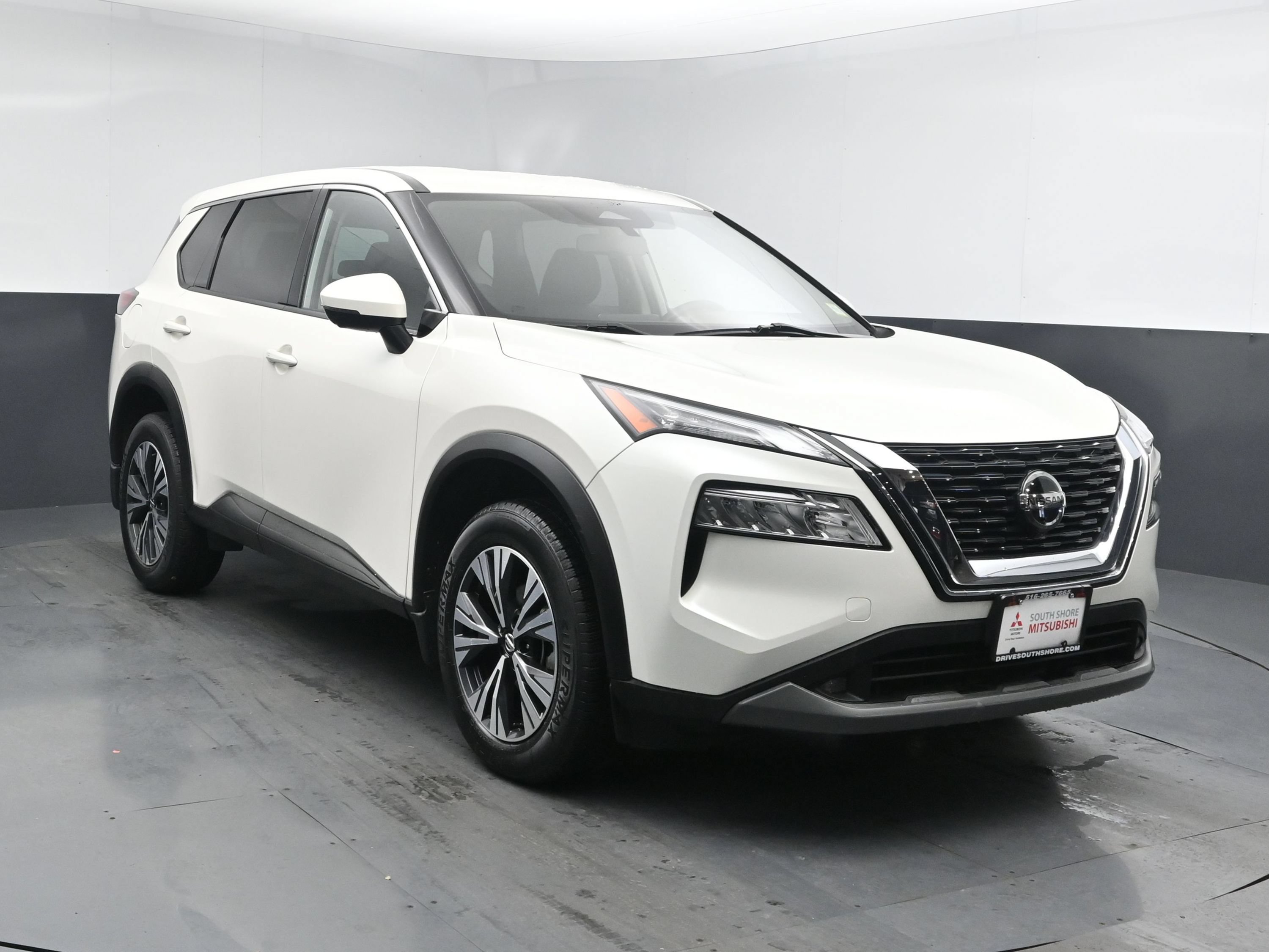 Used 2021 Nissan Rogue SV AWD/4WD image 2