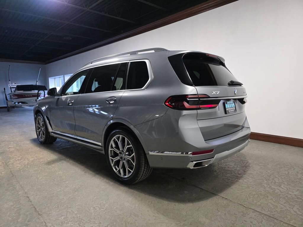 Used 2025 BMW X7 xDrive40i w/ Premium Package image 6