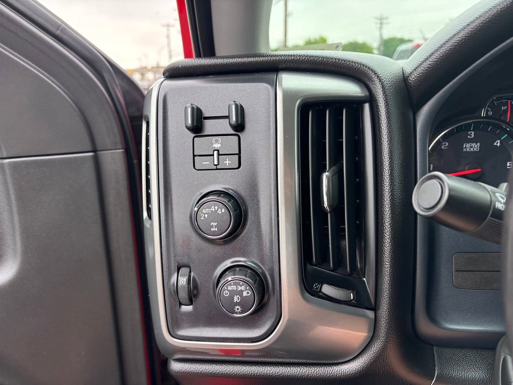 Certified 2018 Chevrolet Silverado 1500 LT w/ All Star Edition AWD/4WD image 18