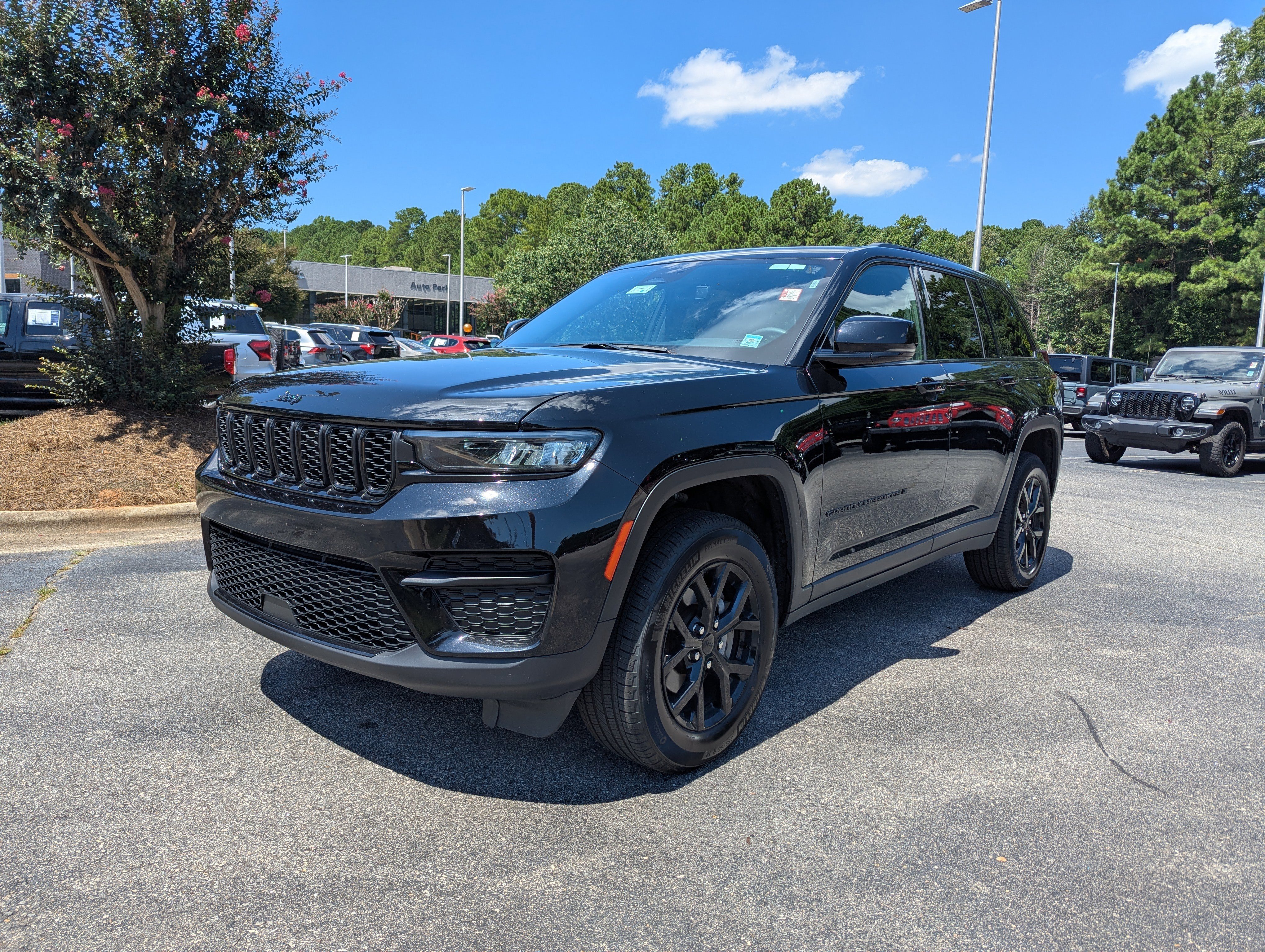 Used 2024 Jeep Grand Cherokee Altitude