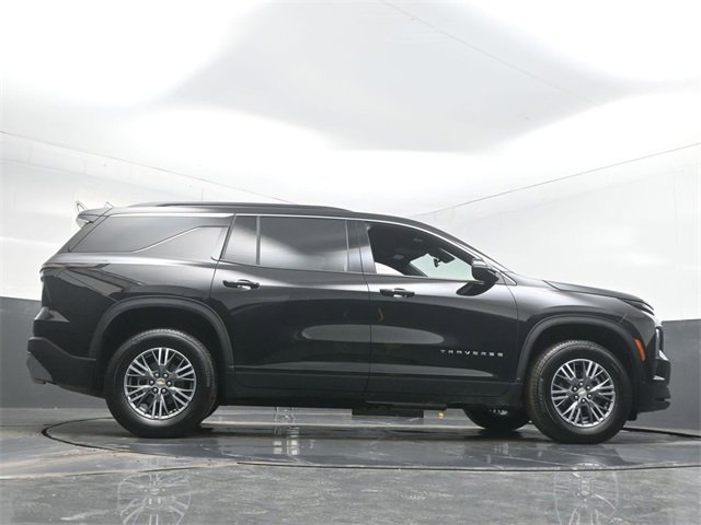 Used 2025 Chevrolet Traverse LT image 54