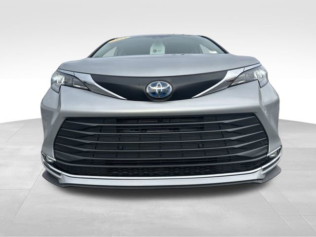 Used 2024 Toyota Sienna XLE image 35