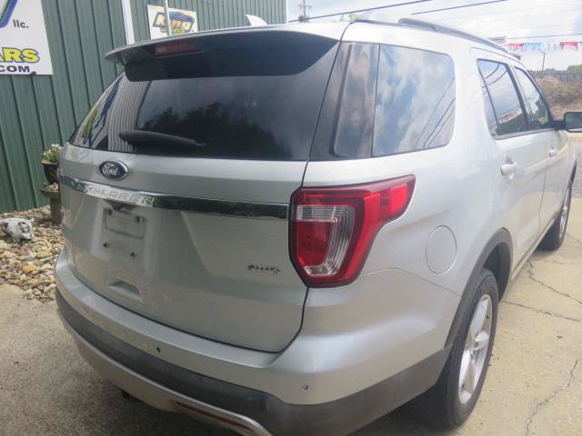 Used 2017 Ford Explorer XLT AWD/4WD image 7
