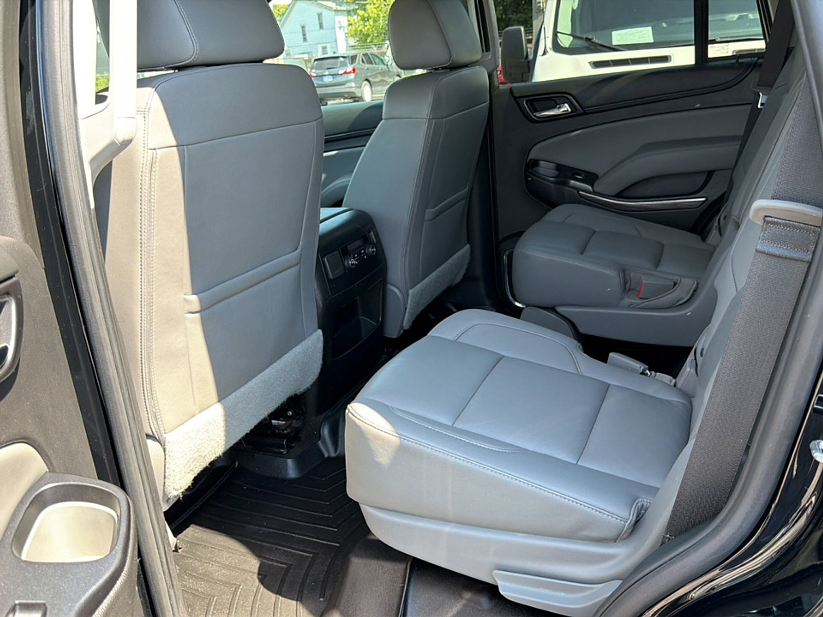 Used 2018 Chevrolet Tahoe LT w/ Luxury Package AWD/4WD image 11