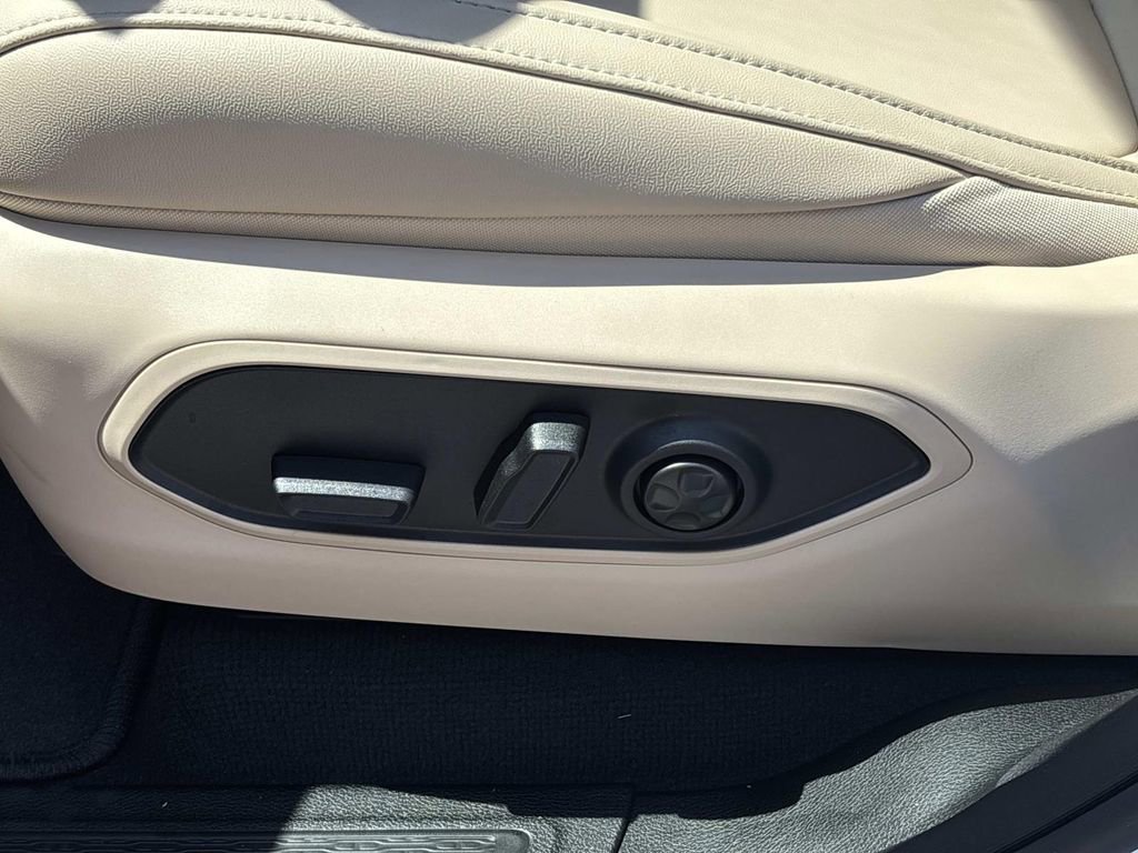 New 2026 Jeep Grand Cherokee Limited RWD image 11