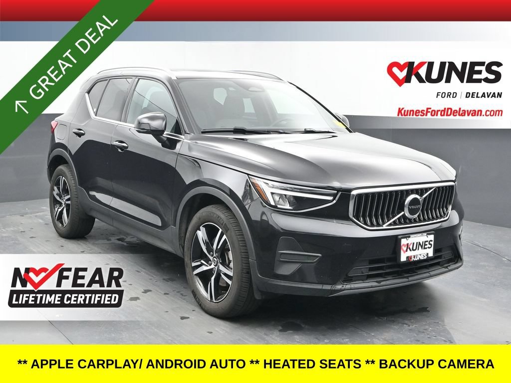 Used 2025 Volvo XC40 B5 Core AWD/4WD image 1