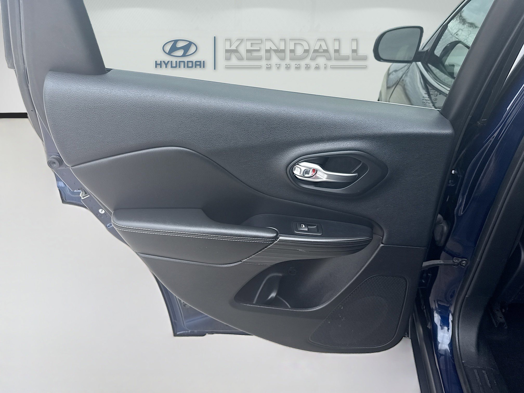 Used 2016 Jeep Cherokee Limited image 23