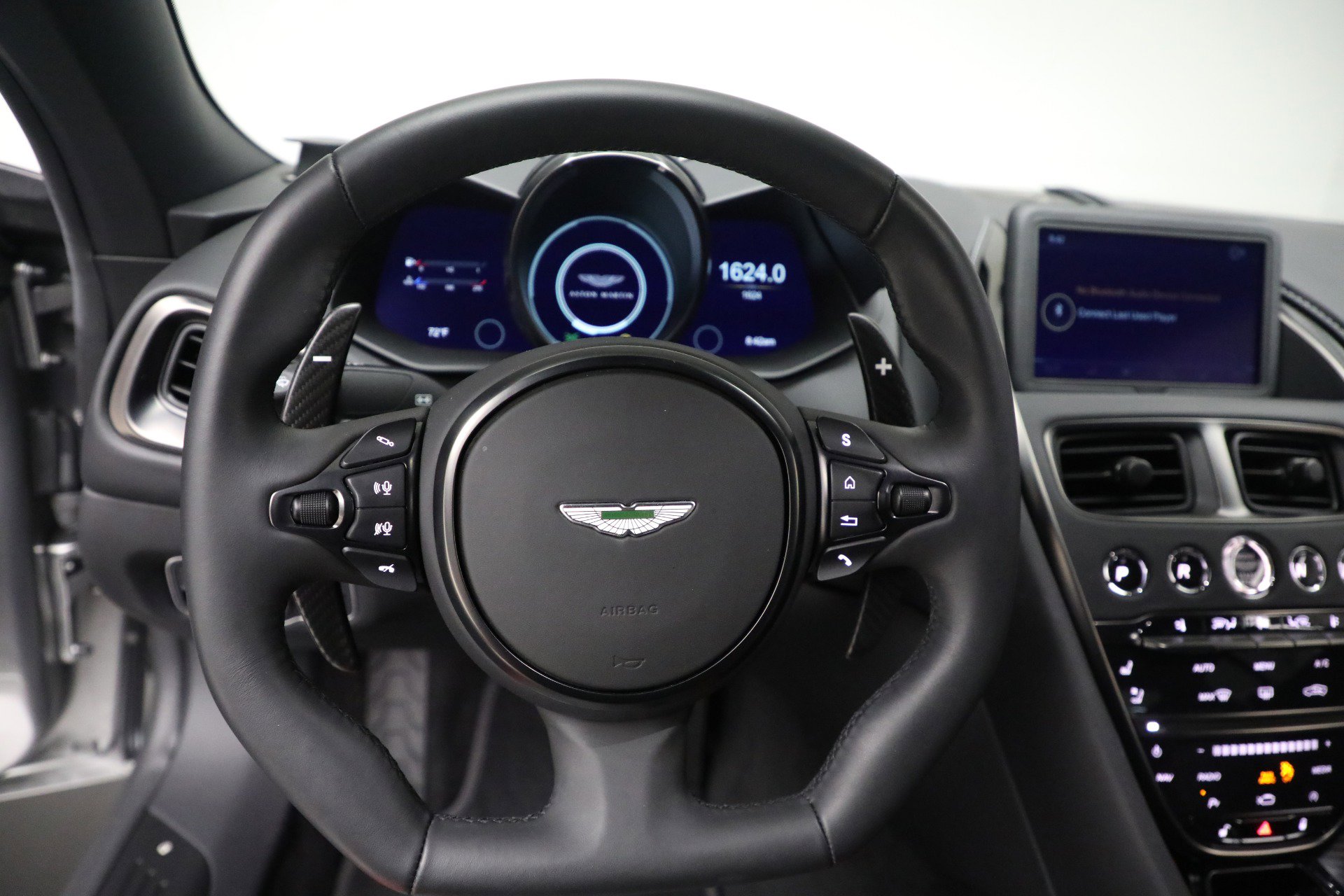 Used 2023 Aston Martin DBS Coupe image 23