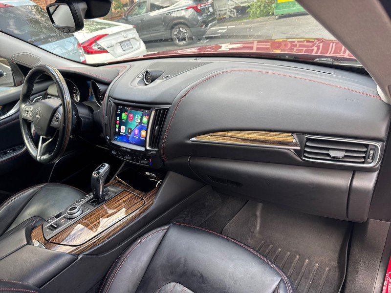 Used 2020 Maserati Levante GranLusso AWD/4WD image 29