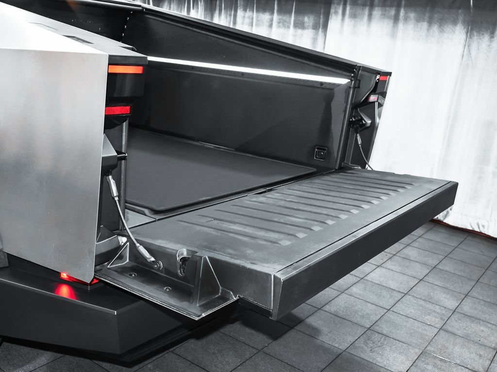 Used 2025 Tesla Cybertruck AWD Crew Cab image 83