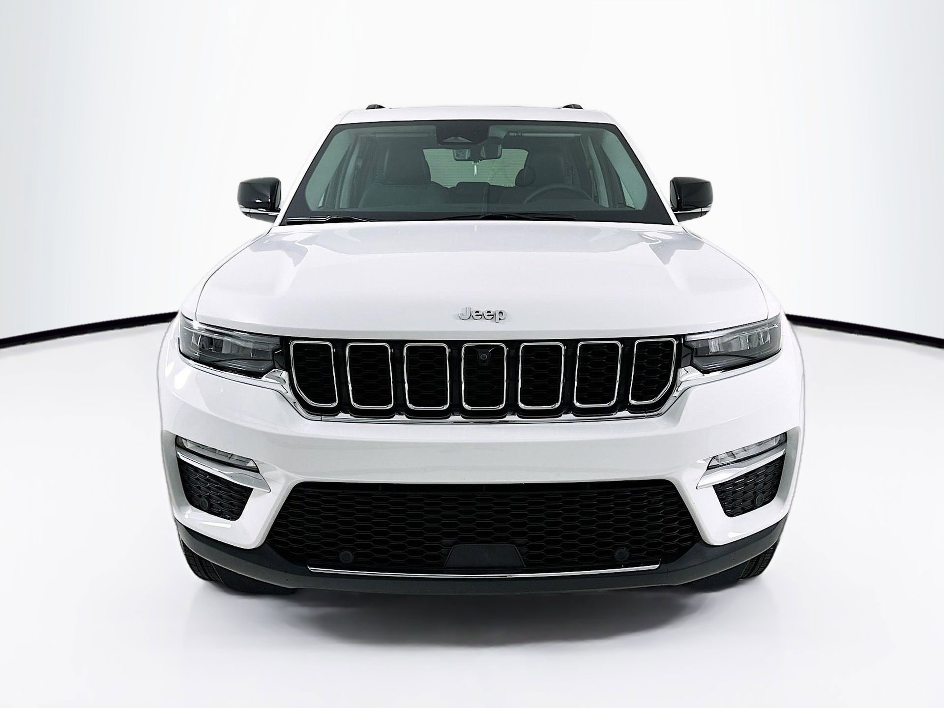 Used 2024 Jeep Grand Cherokee Limited w/ Luxury Tech Group II AWD/4WD image 2