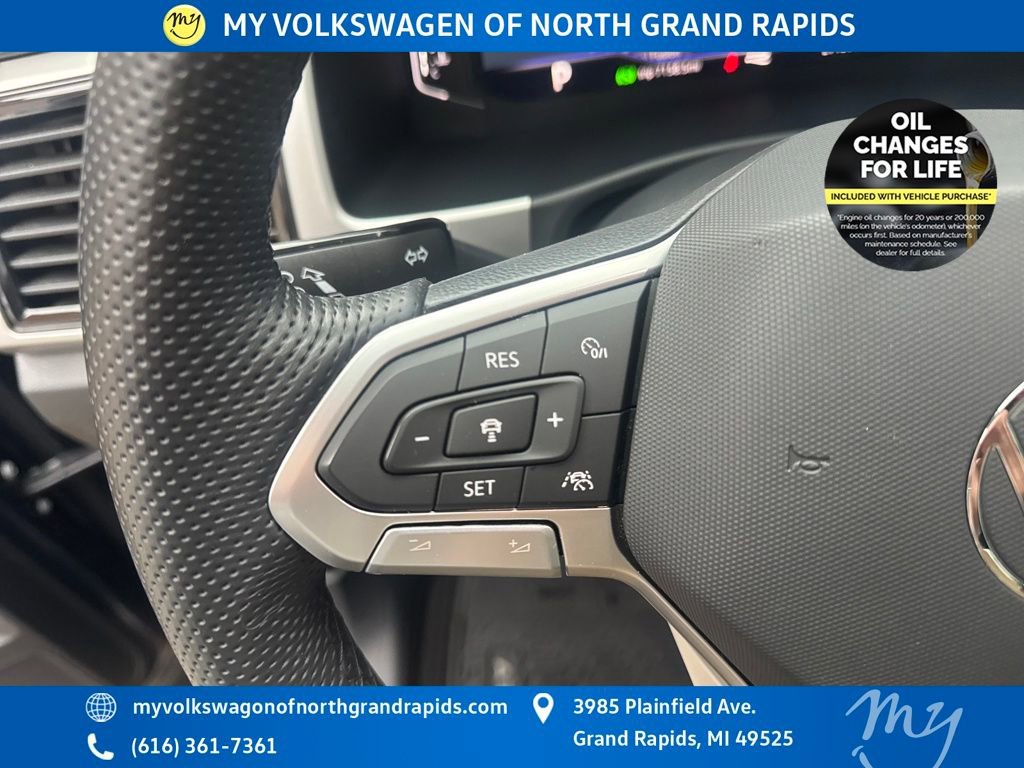 Certified 2023 Volkswagen Atlas Cross Sport SEL R-Line AWD/4WD image 16