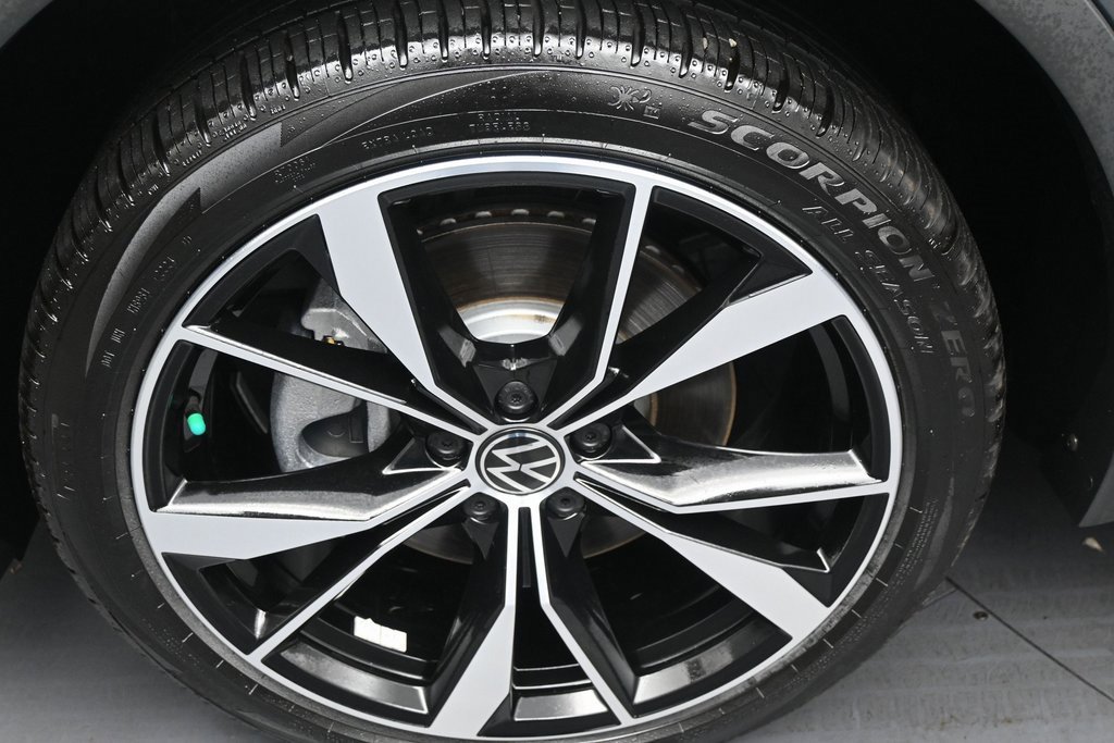 Used 2024 Volkswagen Tiguan SEL R-Line image 41