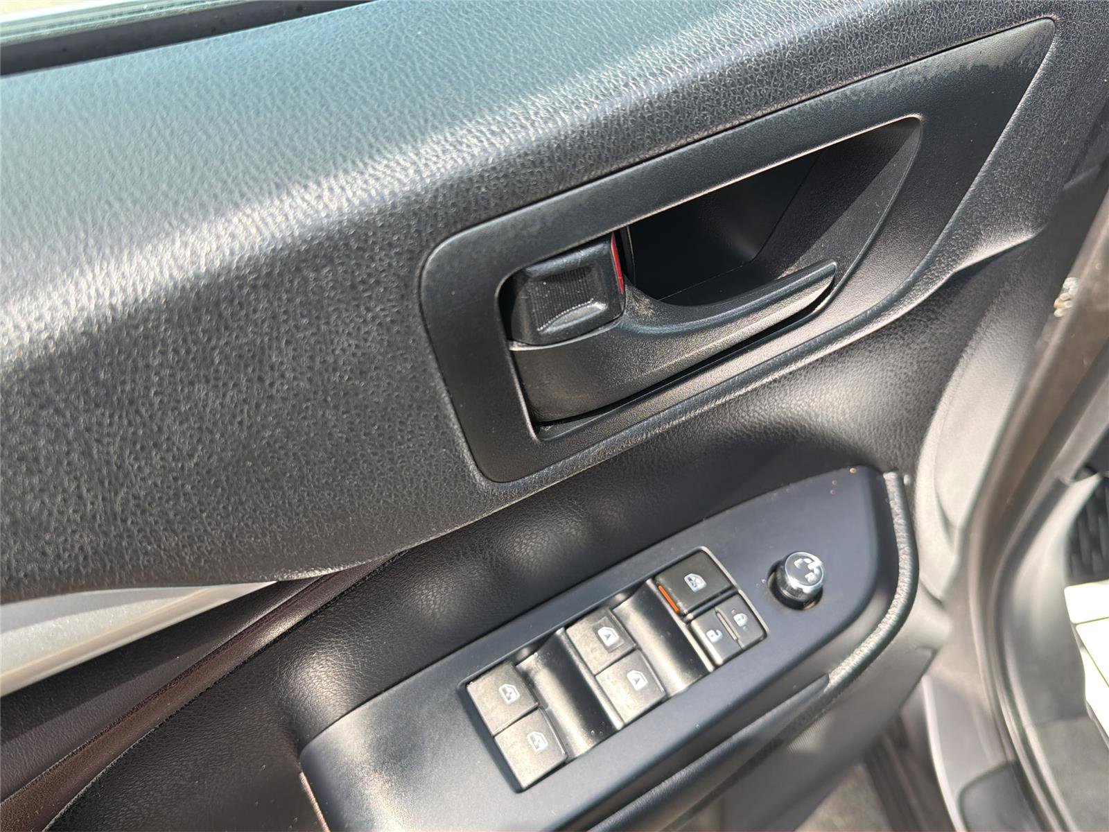 Used 2017 Toyota Highlander Plus w/ Carpet Mat Package AWD/4WD image 27