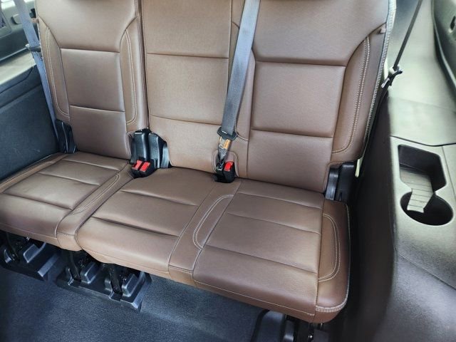 Used 2023 Chevrolet Suburban High Country image 32