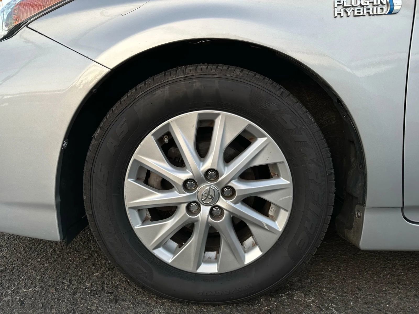 Used 2014 Toyota Prius Plug-In Hybrid image 29