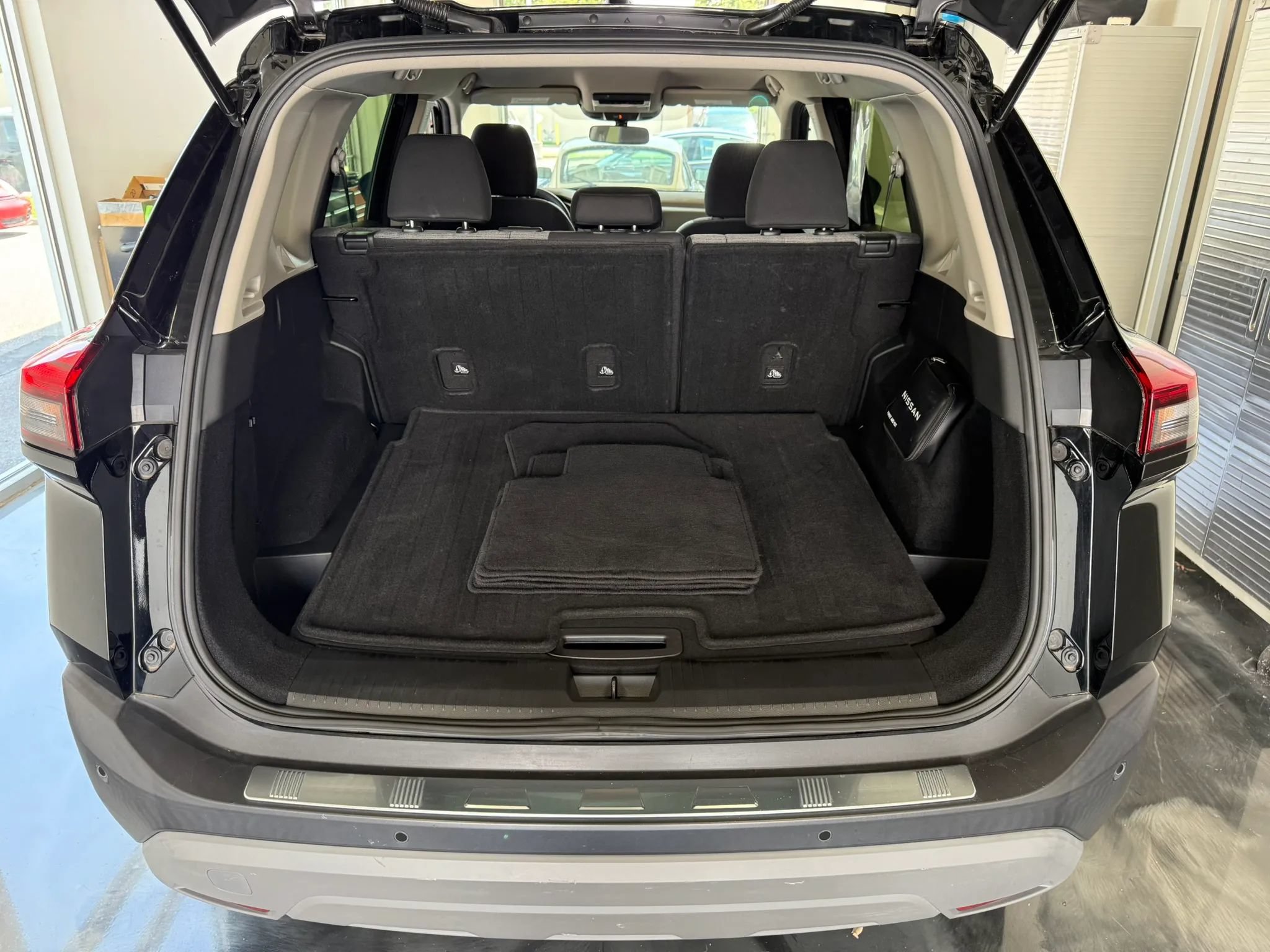 Used 2023 Nissan Rogue SV AWD/4WD image 33