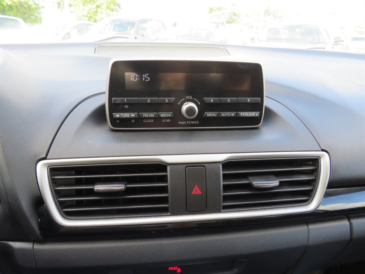 Used 2014 MAZDA MAZDA3 i SV FWD image 11