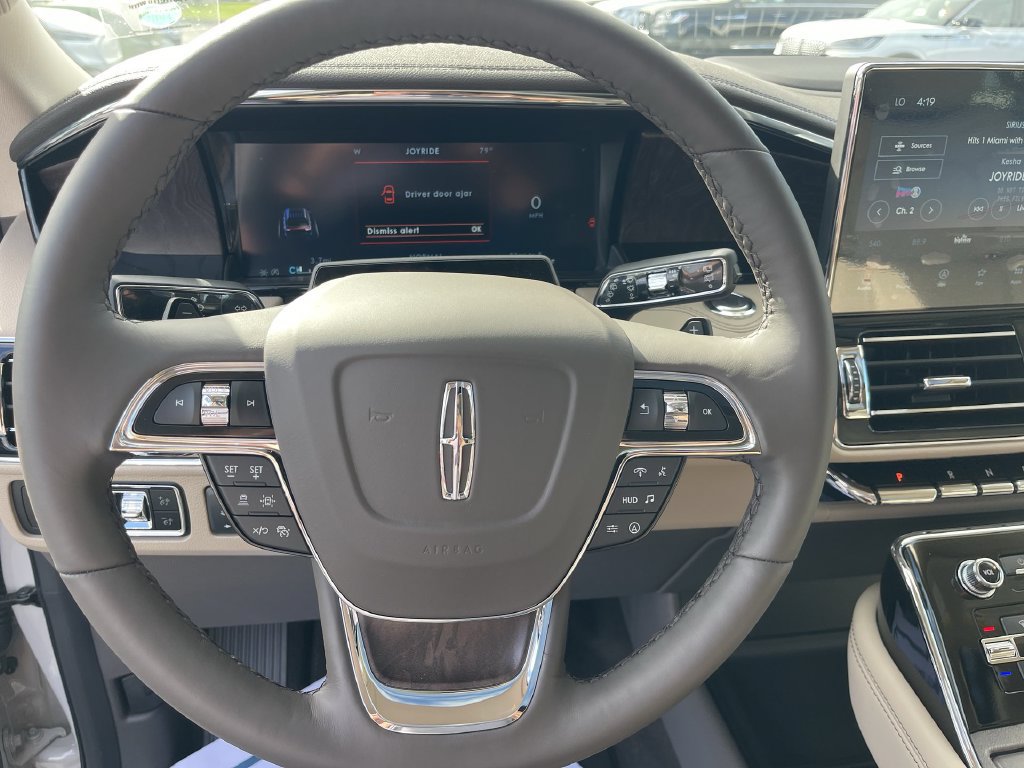 Used 2024 Lincoln Navigator Reserve AWD/4WD image 14