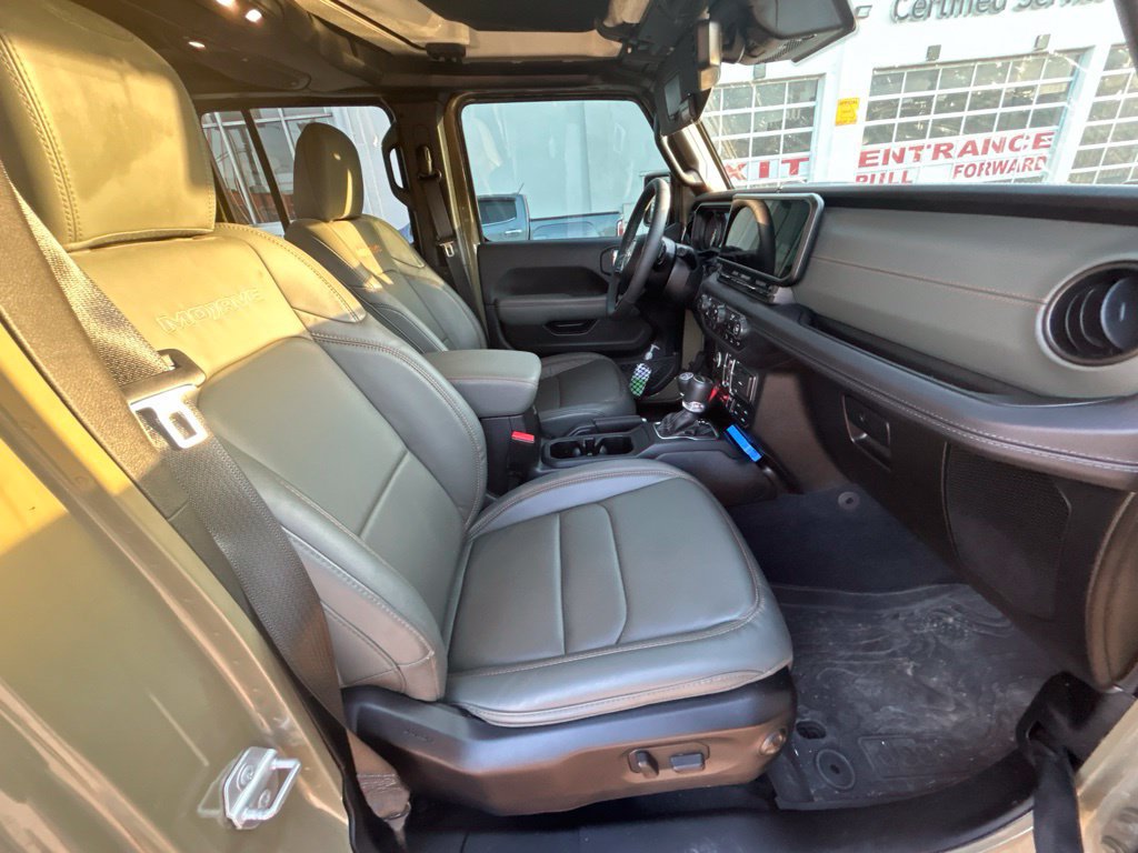 Used 2025 Jeep Gladiator Mojave AWD/4WD image 34