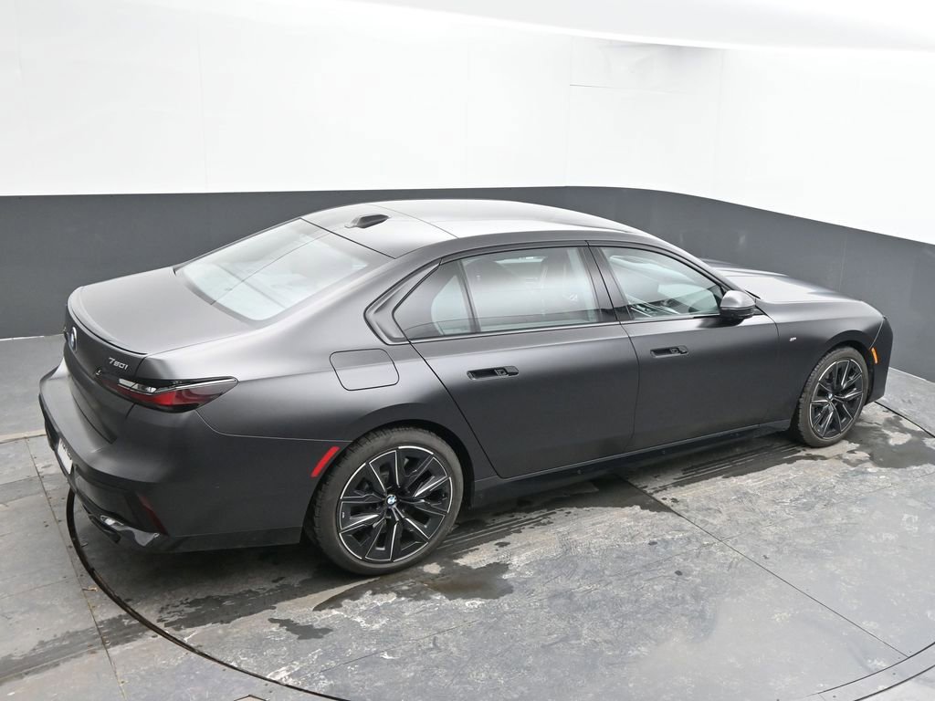 Used 2023 BMW 760i xDrive image 70