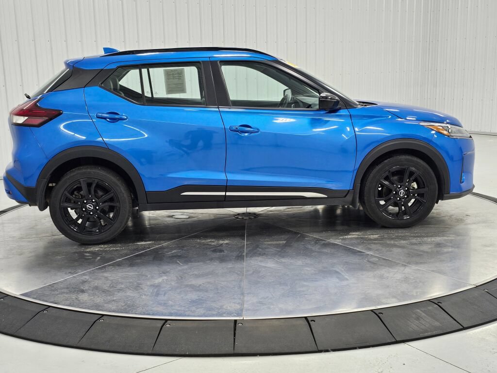 Used 2023 Nissan Kicks SR w/ SR Premium Package FWD image 6