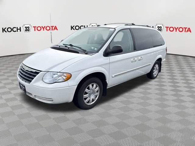 Used 2005 Chrysler Town & Country Touring image 3