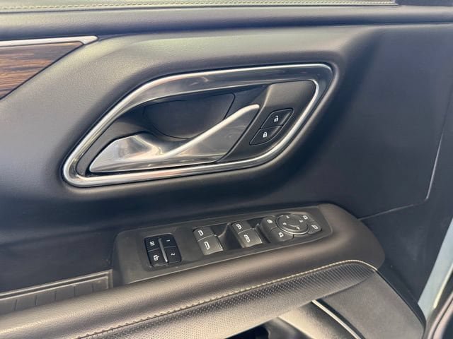 Used 2023 Chevrolet Suburban Premier AWD/4WD image 4