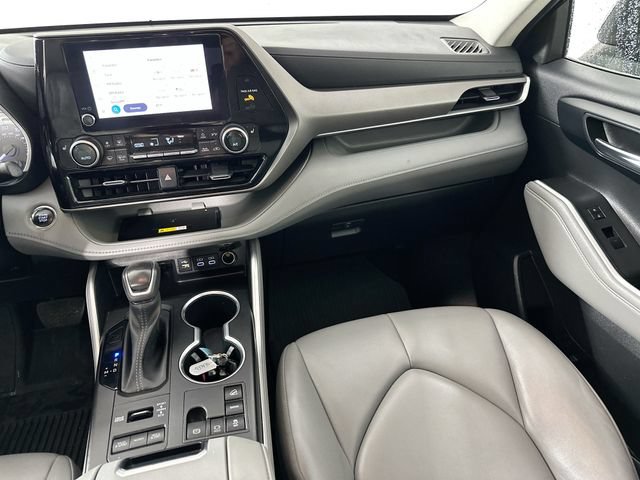 Used 2023 Toyota Highlander XLE AWD/4WD image 25