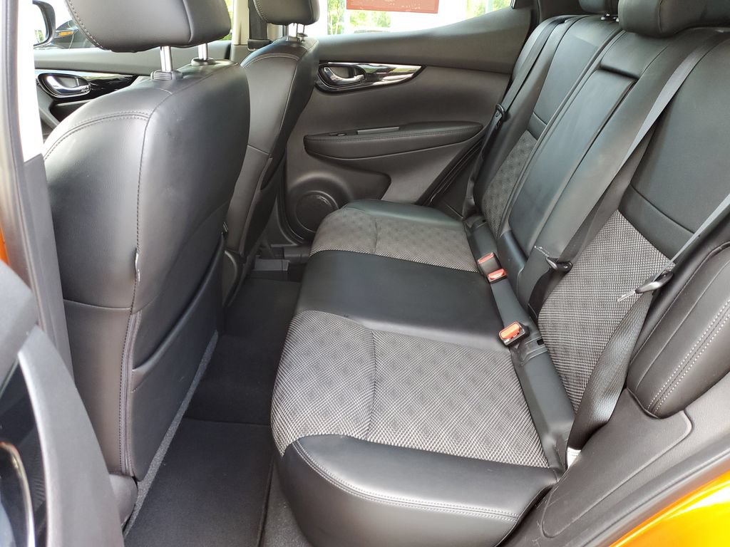 Certified 2022 Nissan Rogue Sport SV w/ Technology Package AWD/4WD image 11
