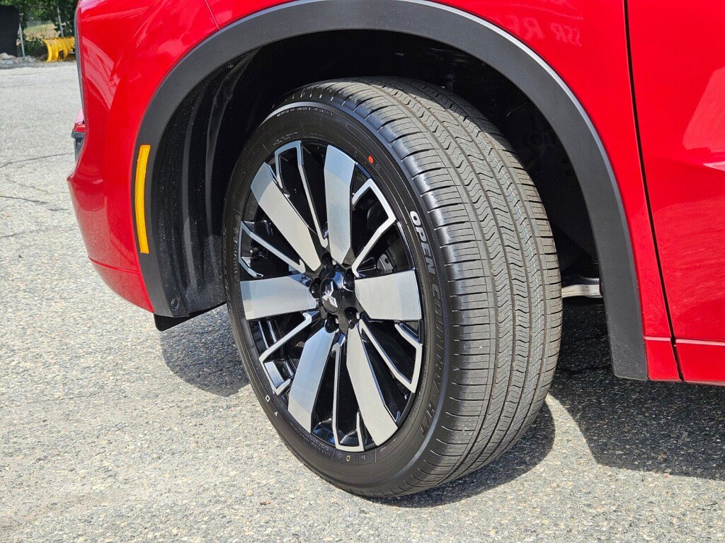 New 2025 Mitsubishi Outlander SEL image 28