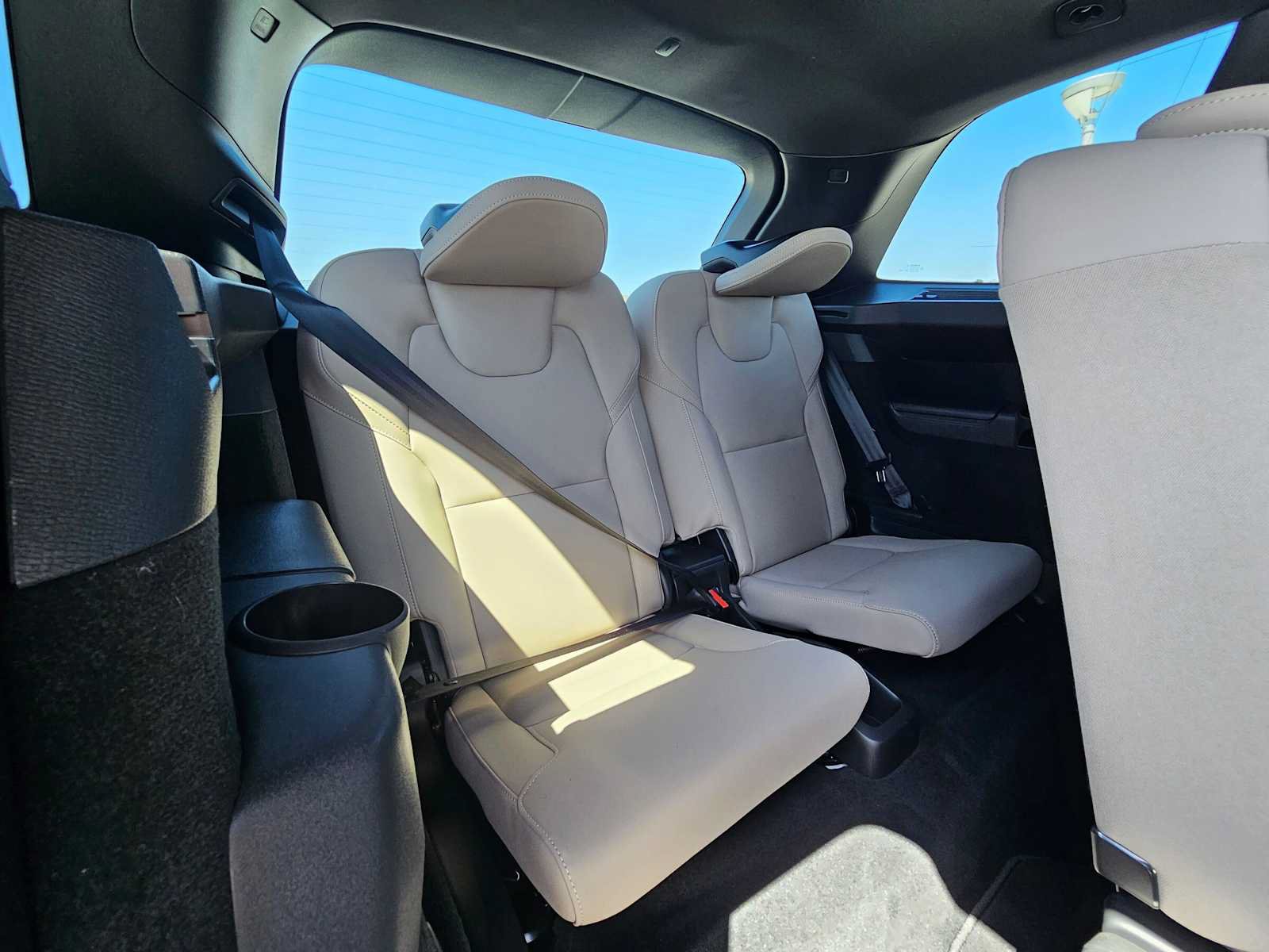 Used 2025 Volvo XC90 B6 Core w/ Climate Package AWD/4WD image 13