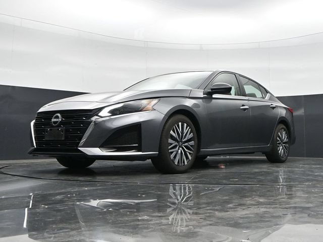 Used 2025 Nissan Altima 2.5 SV FWD image 40
